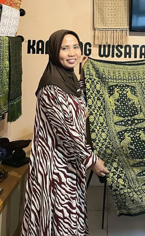 Ibu Kurniati - Tokoh Penggerak Kampung Tenun Khatulistiwa